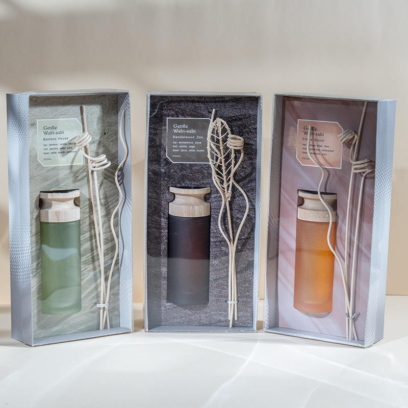 Difusor de palheta premium em frasco de vidro cilíndrico de alta classe com difusor de aroma em bastão de madeira