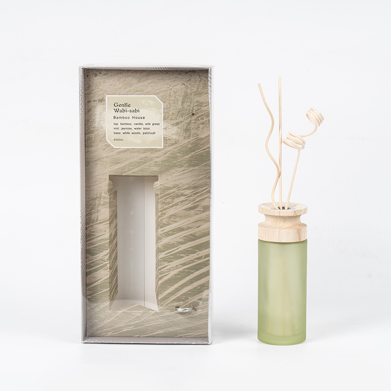 Difusor de palheta premium em frasco de vidro cilíndrico de alta classe com difusor de aroma em bastão de madeira