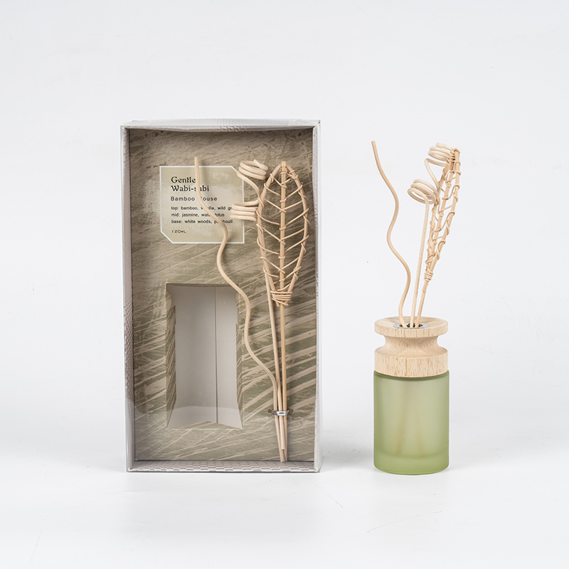 Difusor de palheta premium em frasco de vidro cilíndrico alto com difusor de aroma em bastão de madeira