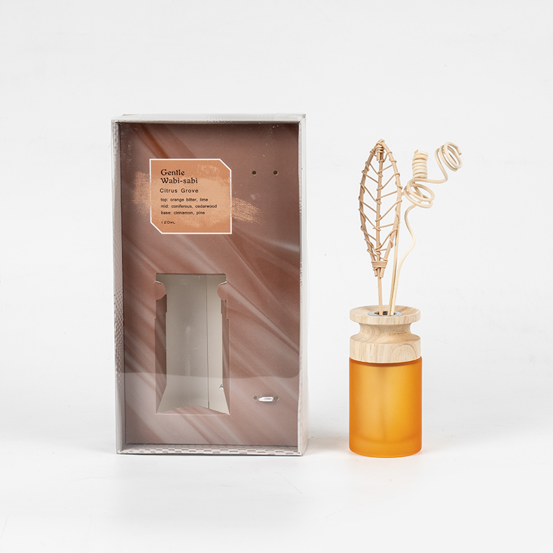 Difusor de palheta premium em frasco de vidro cilíndrico alto com difusor de aroma em bastão de madeira
